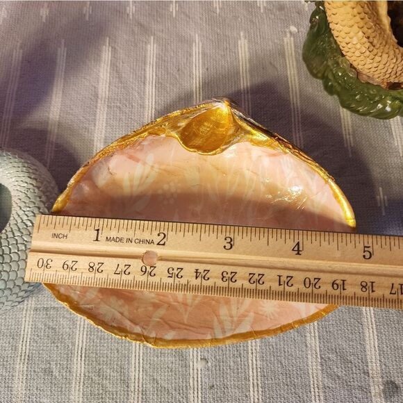 DECOUPAGE LIGHT PINK PRINT ON A CLAM SHELL - Picture 3 of 7